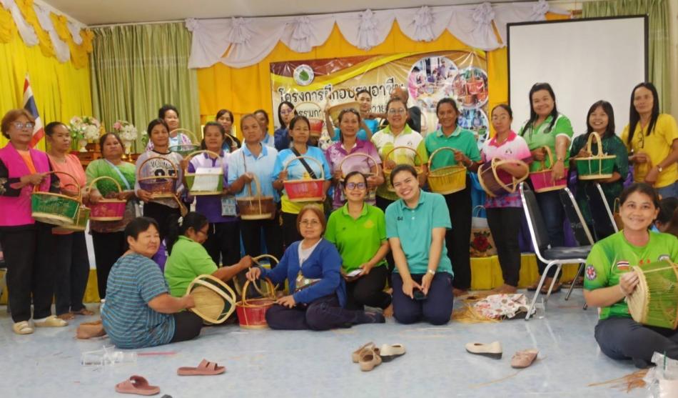โครงการฝึกอบรมอาชีพ กิจกรรม "การสานตะกร้าหวายเทียม" ประจำปีงบประมาณ พ.ศ.2567